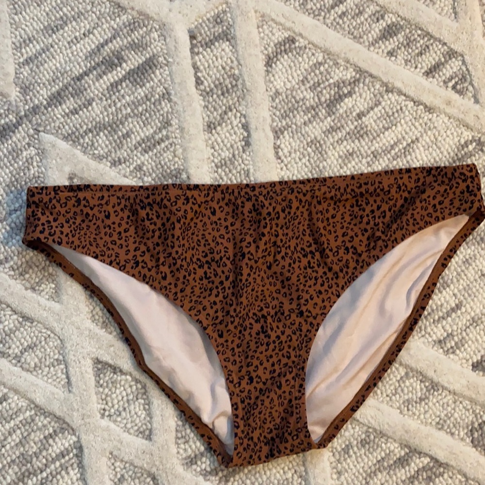 126. Swim bottoms sz XL nwot